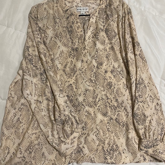 Ava & Viv Snake Skin Top - Picture 2 of 4